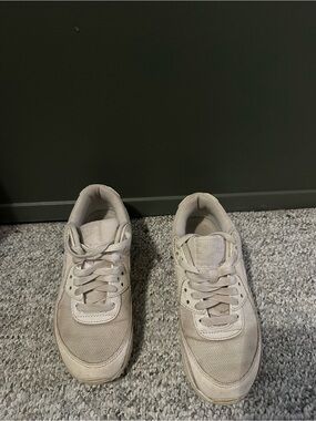 Nike shoes sz 7.5